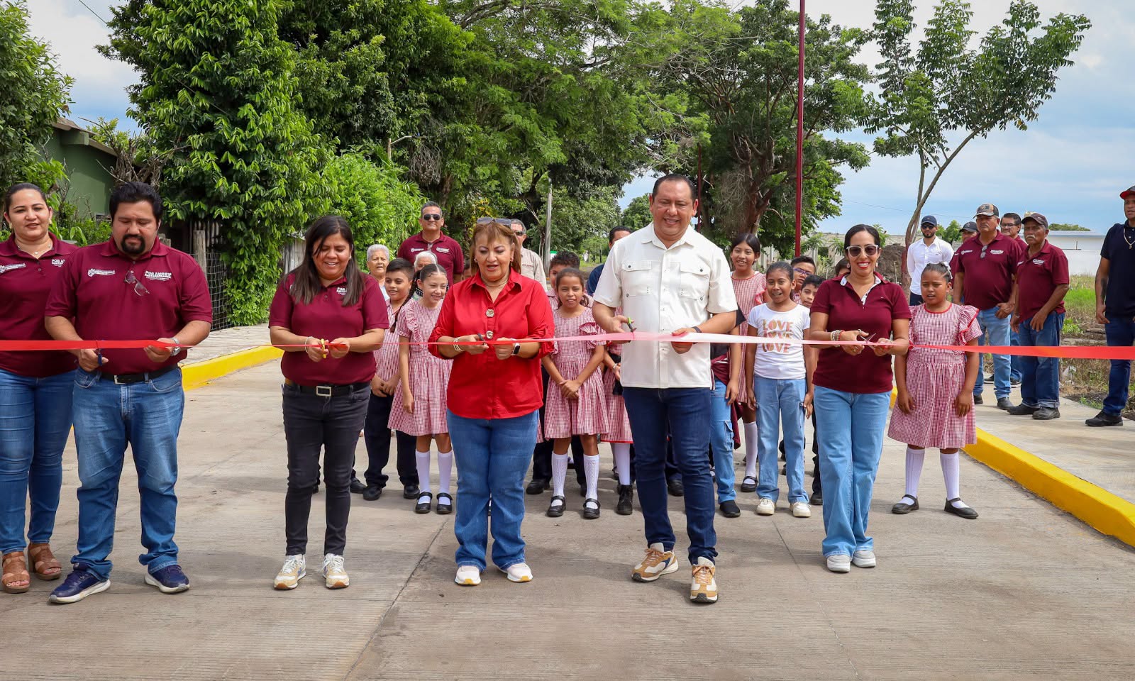 Alcalde Municipal inaugura obra de construcción de pavimentación
